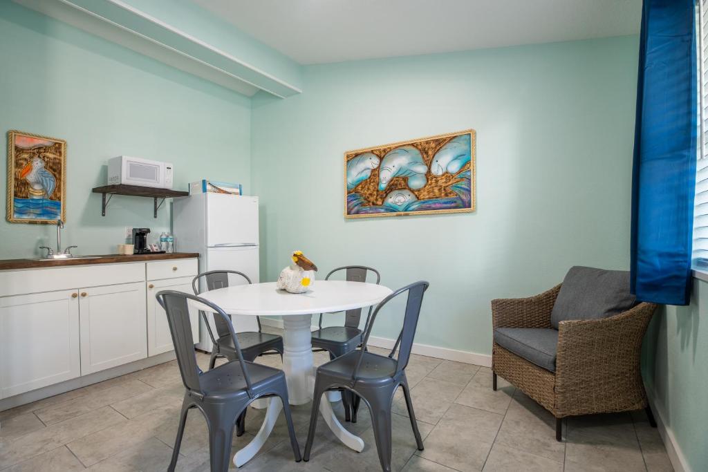 Salt Air Inn & Suites Image