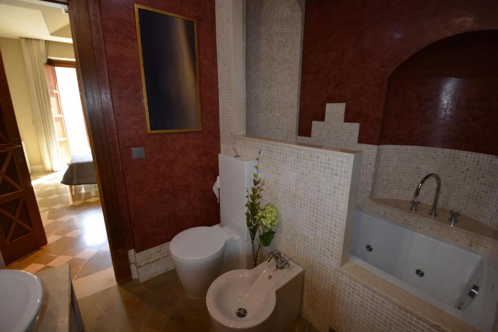Luxury Apartment with views to Alcazar, Cathedral and Giralda. 8