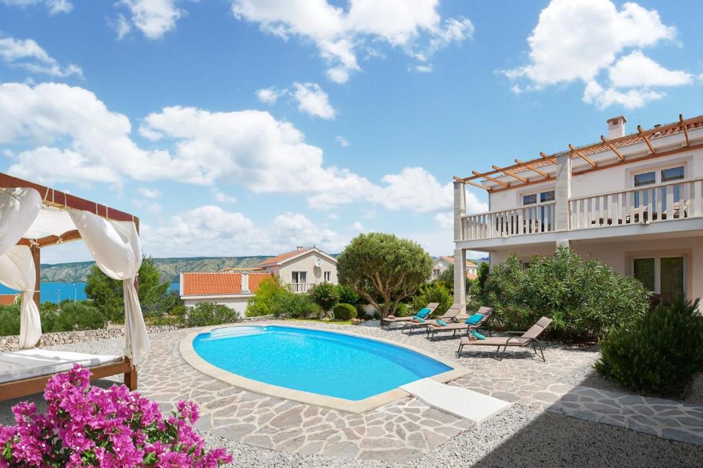 Hvaretta villas with private pools 4