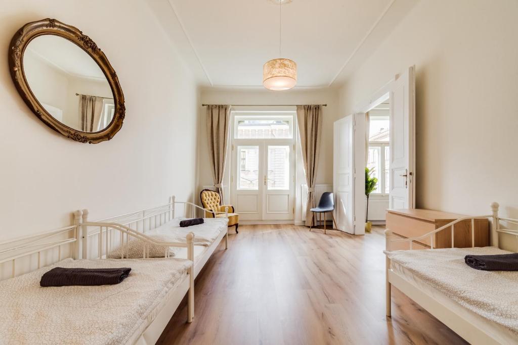 Charles Bridge - 3 bedroom Apartment - Old Town 2