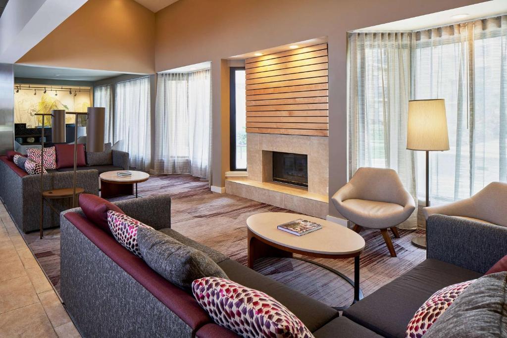 Sonesta Select Miami Lakes Image