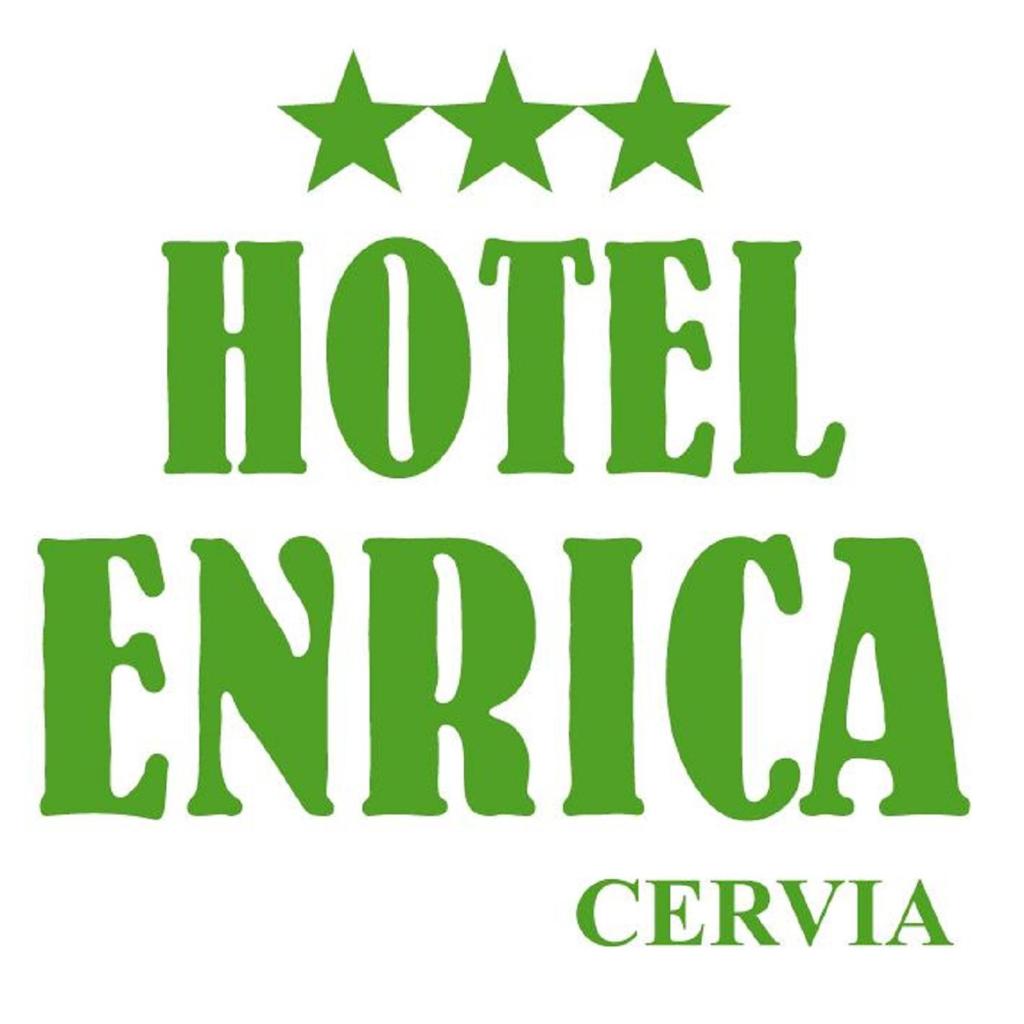 un panneau vert indiquant l'hôtel erica avec des étoiles dans l'établissement Hotel Enrica, à Cervia