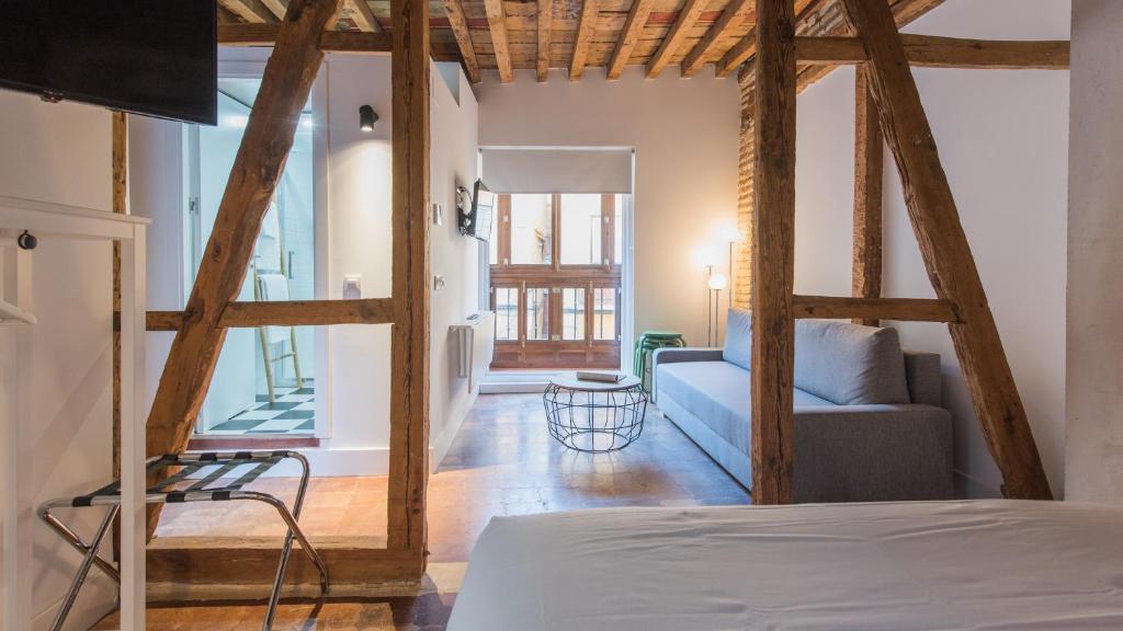 La Casa de la Tuerta by Toledo AP 7
