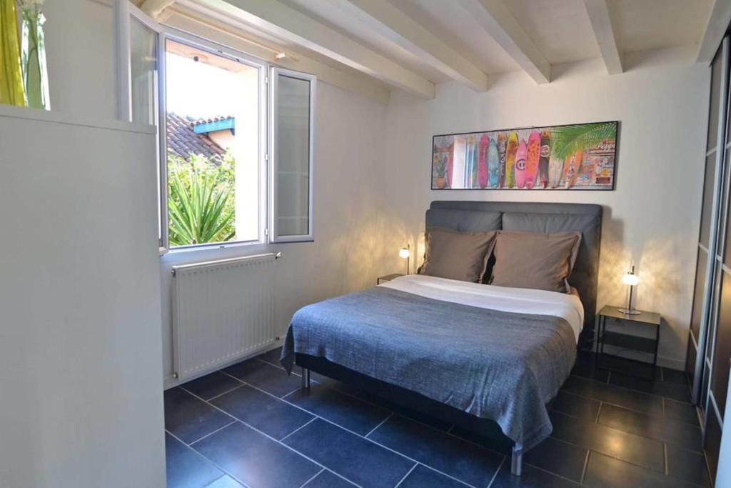 Duplex Voltaire Modern Apartment - 3 bedrooms - citycenter and beach - WIFI 5