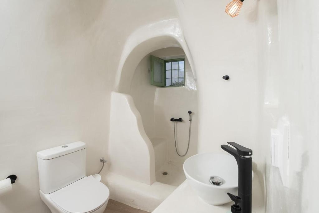 White Orchid Cave House & Studio 8