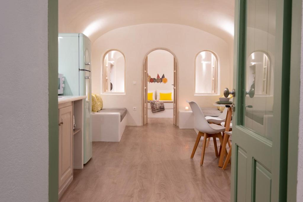 White Orchid Cave House & Studio 3