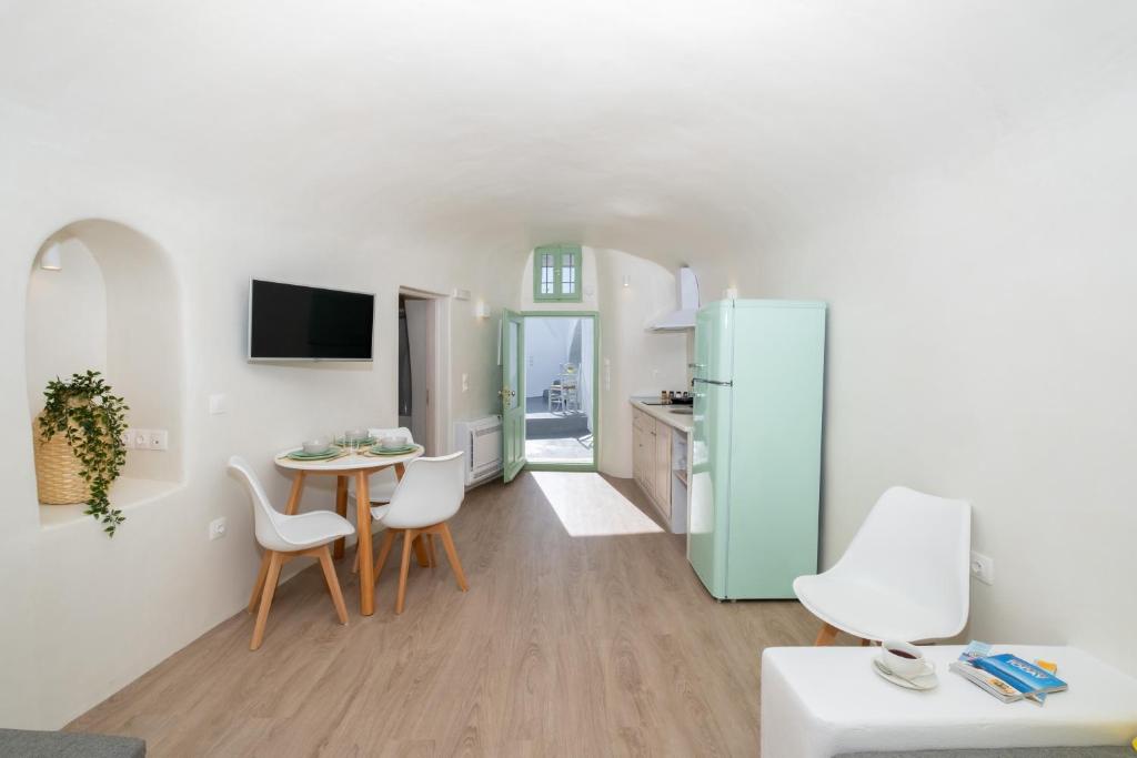 White Orchid Cave House & Studio 3