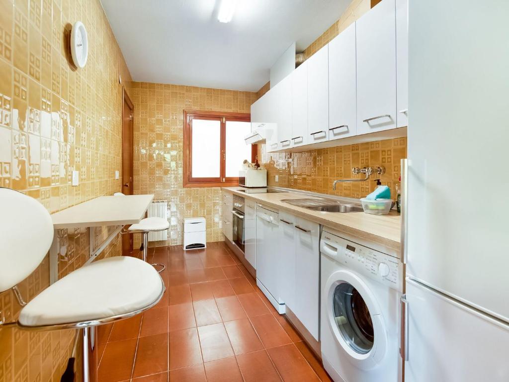 Stay in Historic Laguardia, Sleeps 8 8