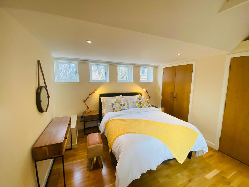 2 Bed 2 bath with Private Parking 2