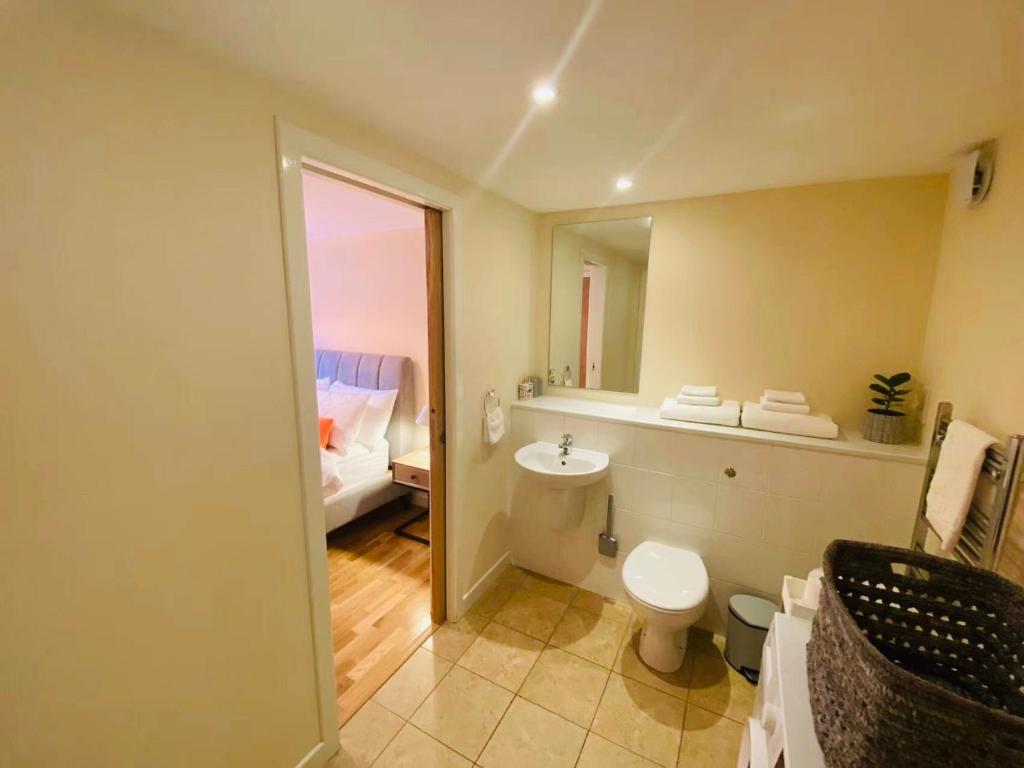 2 Bed 2 bath with Private Parking 3