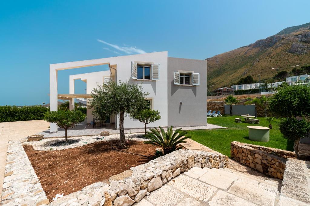 Photo de la galerie de l'établissement Nuova Villa a Scopello con piscina privata, à Balata di Baida 55 autres photos