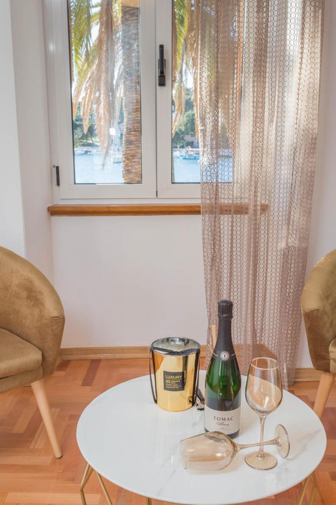 Deluxe Dreamy room in the Center of Hvar with Sea View