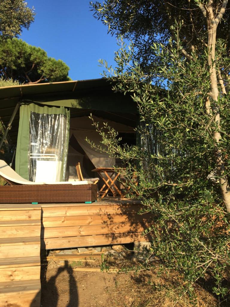 Photo de la galerie de l'établissement LODGES SAFARI LES LAURIERS SUR îLE DU LEVANT, sur l'Île du Levant