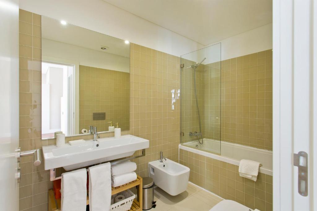 Cardosas Square Apartments by Porto City Hosts 8