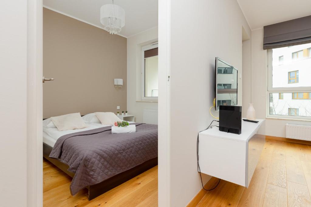 Kolorowy Gocław Apartment by Noclegi Renters 3
