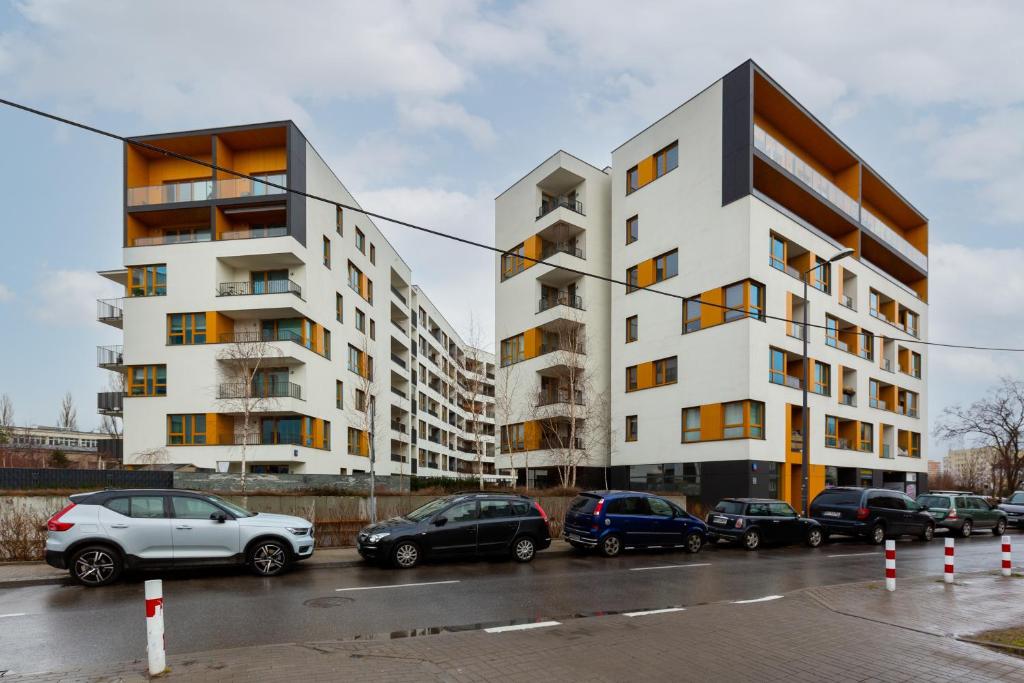 Kolorowy Gocław Apartment by Noclegi Renters 5