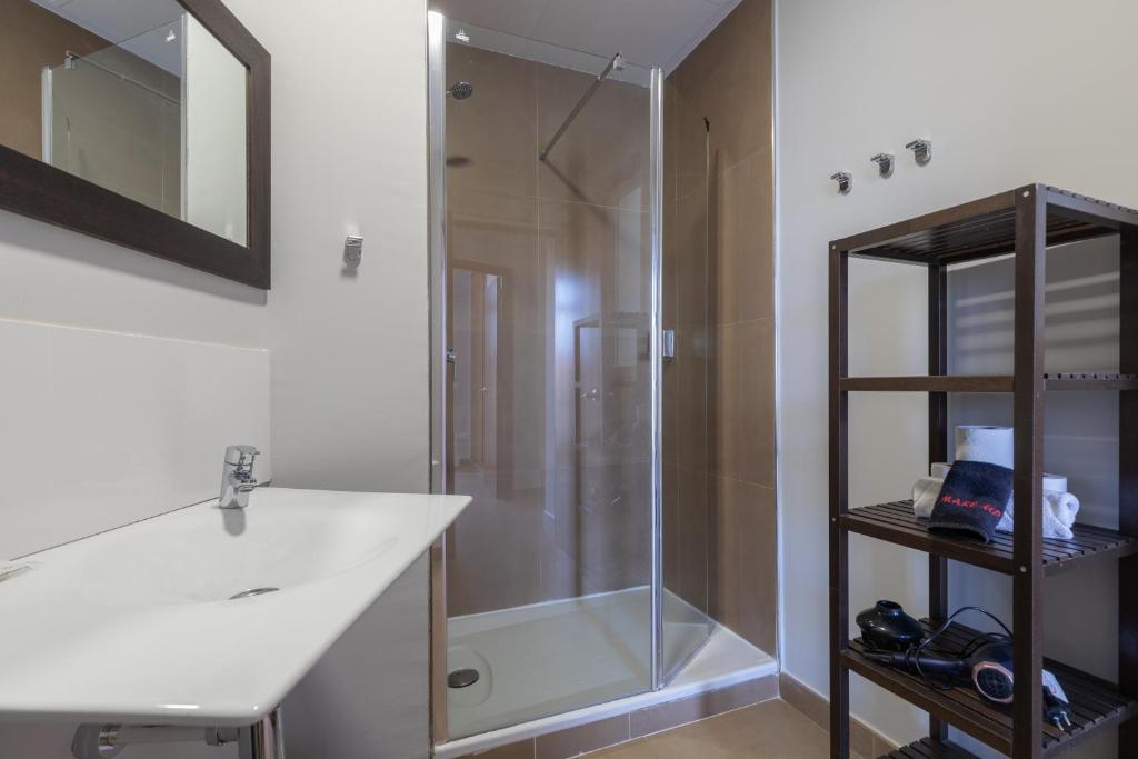 Adarve Flats 8
