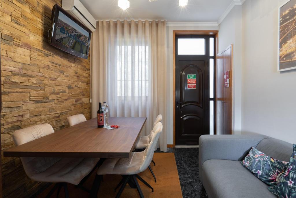 Host Wise - Lovely & Cozy House - Prime Location 1