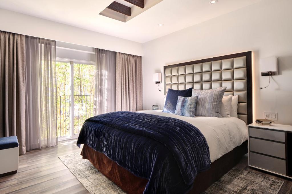 Sunset Marquis Hotel Image