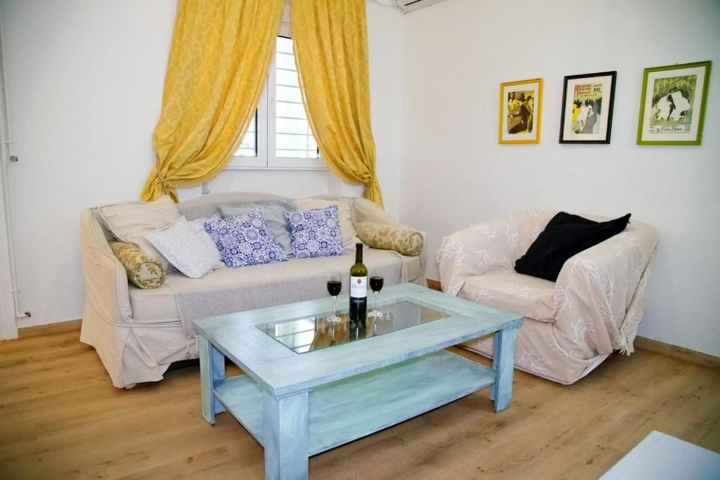 Aroura Homes Garden House 2BR 2BA Free Parking 8