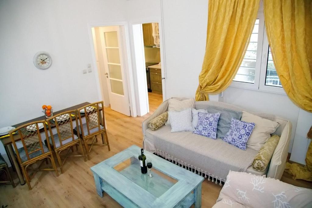 Aroura Homes Garden House 2BR 2BA Free Parking 7