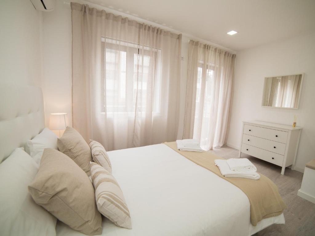 OPORTO GUEST Amparo Dollhouse 6