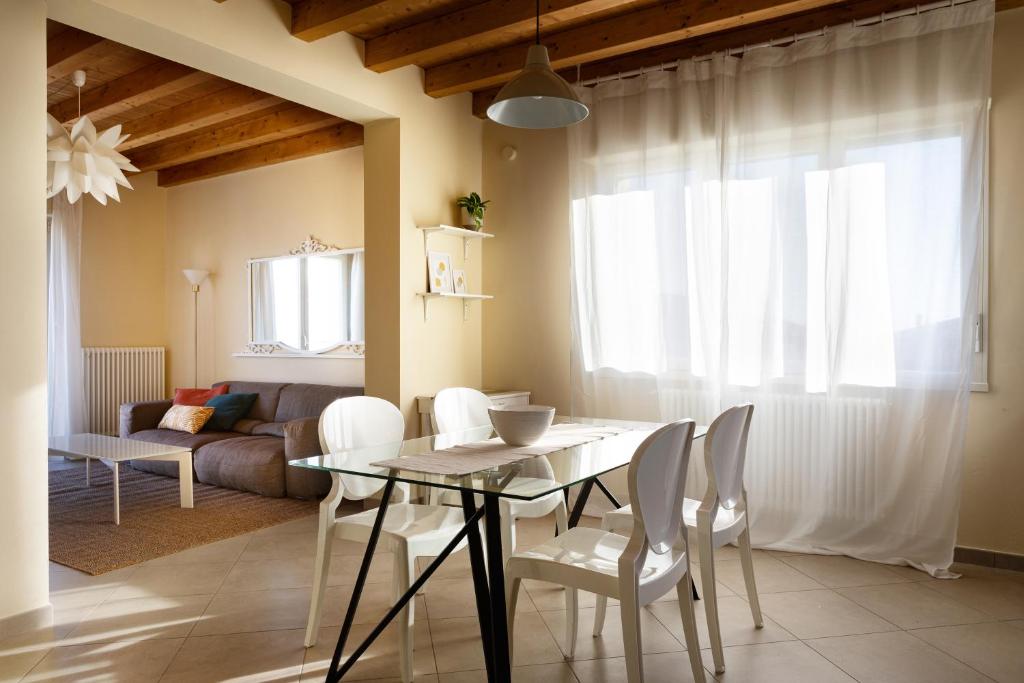 Casa con ampio terrazzo, vista lago e giardino 7