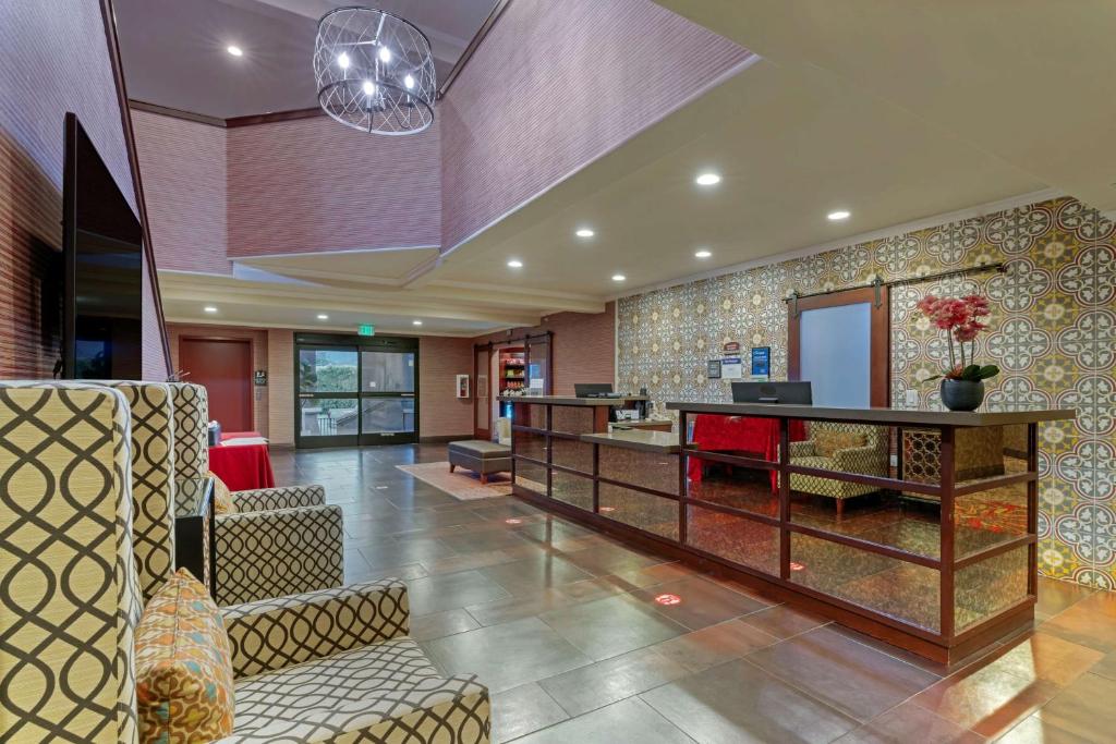 Best Western Plus Brookside Inn Image
