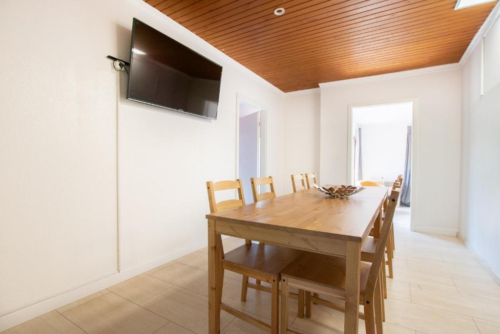 Tolstov House - 6 Room Villa with Garden - 15 Min Messe DUS & Airport DUS 7