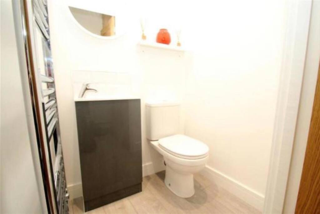The Villas - Modern Comfort, 15 mins to Silverstone and Milton Keynes - Free parking, Prime, Netflix 7