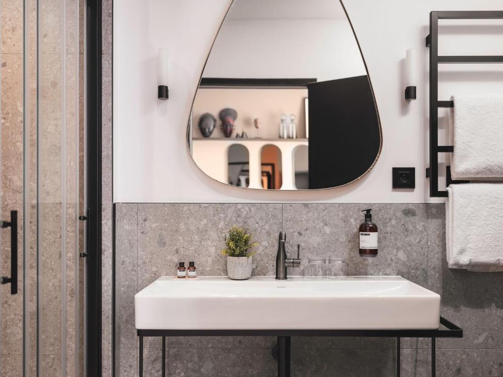 Maisons du Monde Hôtel & Suites - Marseille Vieux Port 4