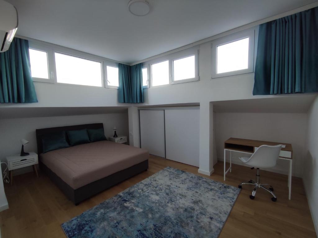 Blue Apartment Riverside 7