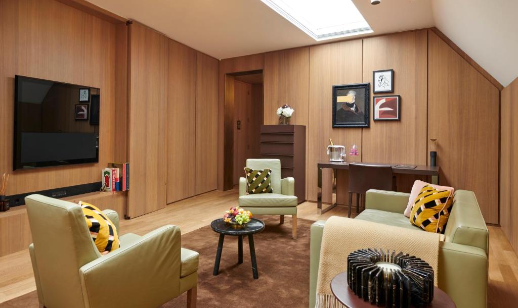 Hotel Cafe Royal Image