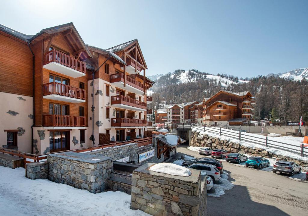 Vue générale sur la montagne ou vue sur la montagne depuis l'appart'hôtel