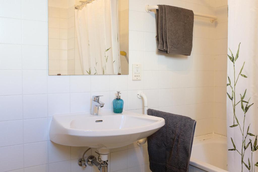 Town House near Metro & Vienna City Center 8