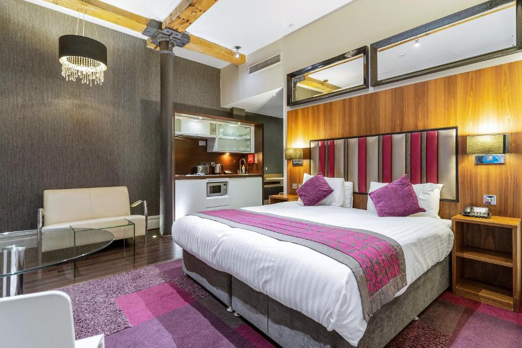 Roomzzz Manchester City 2