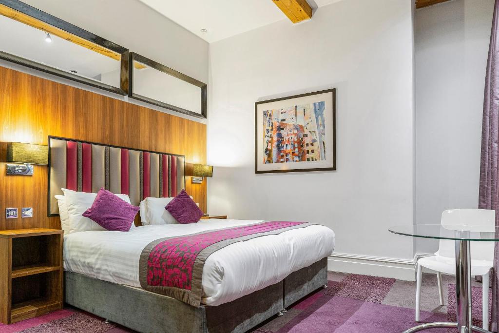 Roomzzz Manchester City 3
