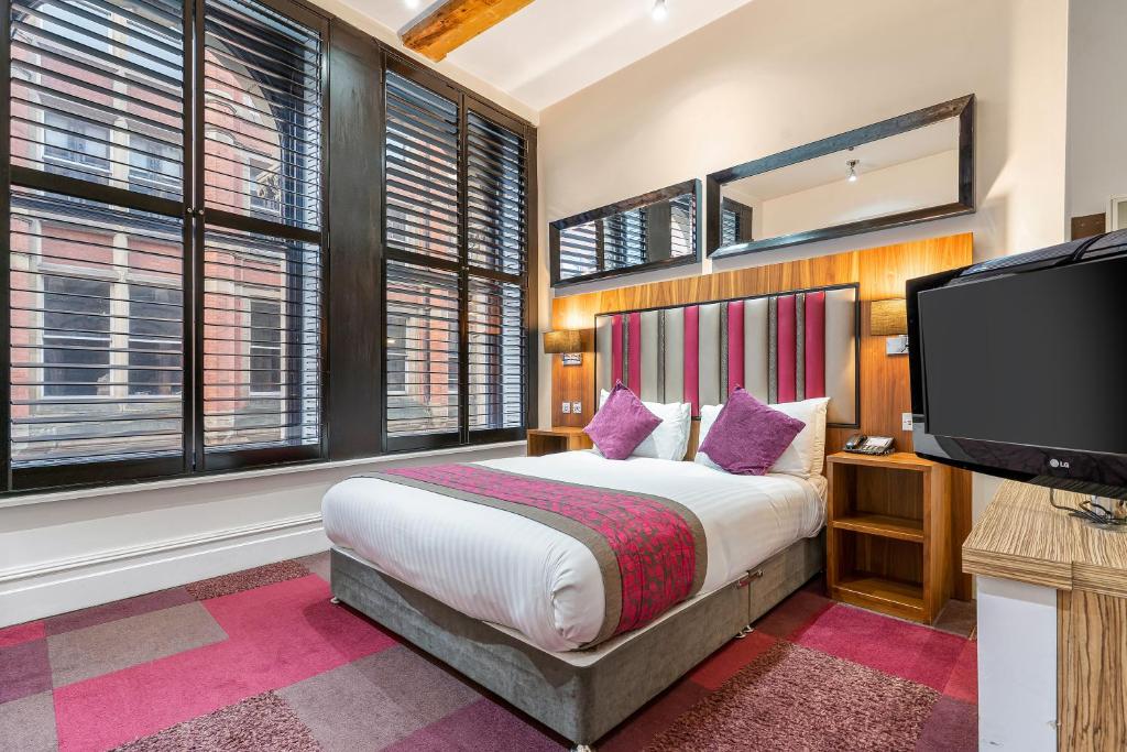 Roomzzz Manchester City 7