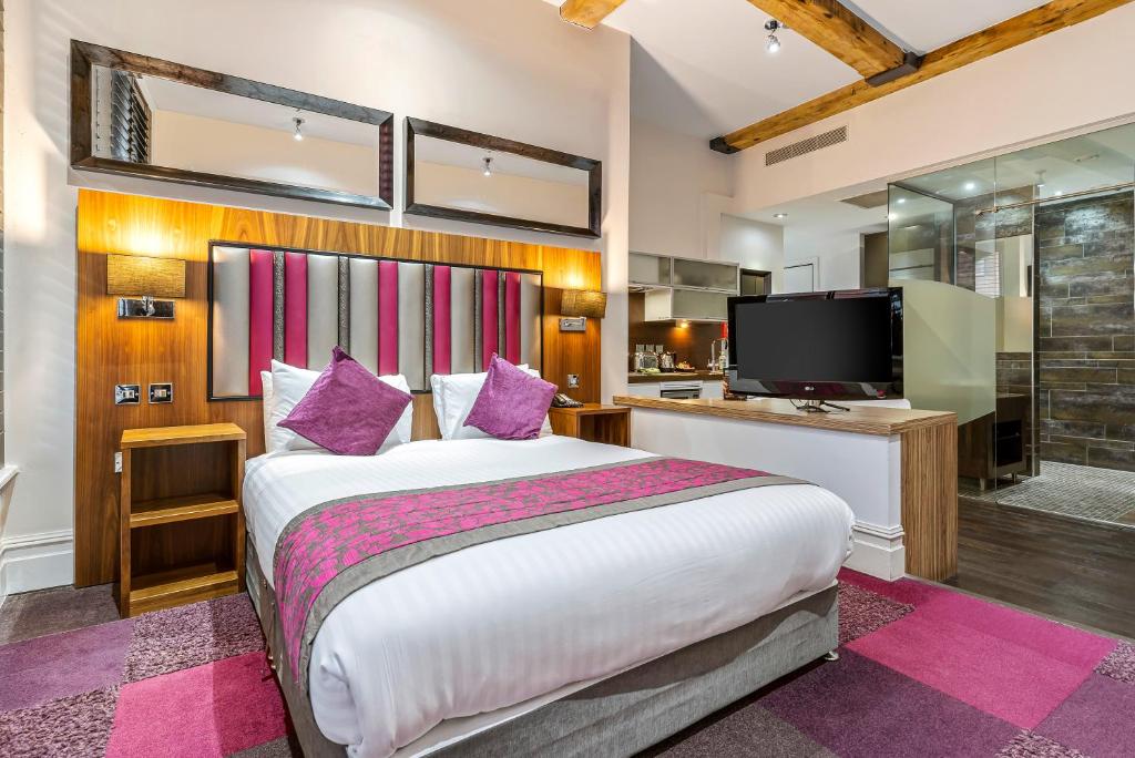 Roomzzz Manchester City 7