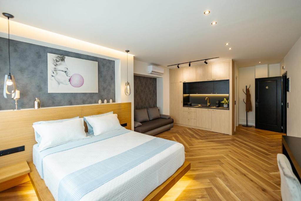 Triple A - Prime Location - Between Monastiraki & Syntagma Square-FREE Parking! 4