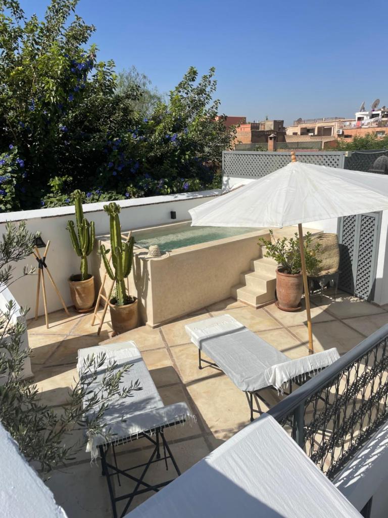Balcon ou terrasse dans l'établissement RIAD MAGIE Boutique Hotel