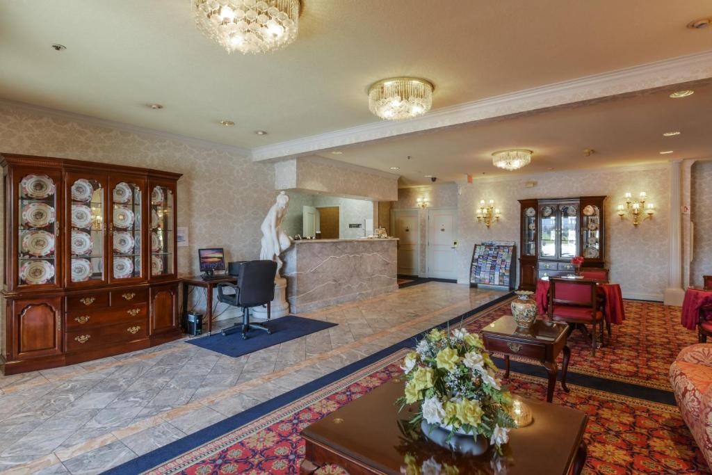 Carlyle Hotel Image