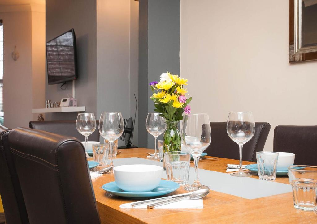 Titanic The Lady, 3 bed house, free parking 8