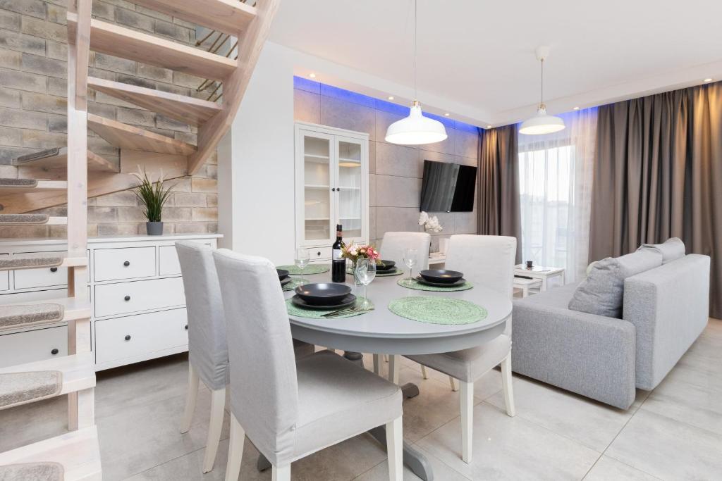 Batorego 7 Gdynia Premium Apartments with Parking by Noclegi Renters 3