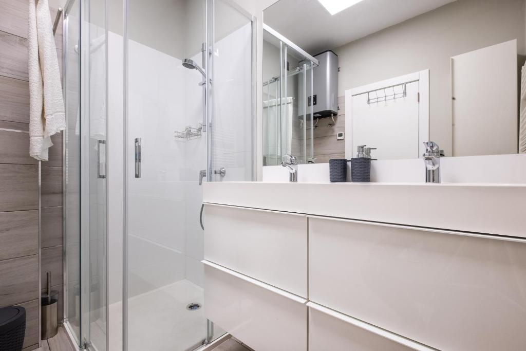 Blue Star Luxury Apartment by Atlantic Places 7