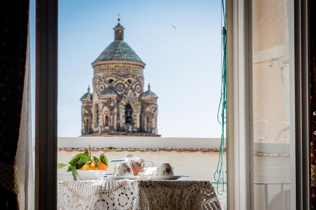 Amalpha Domus 100 sqm Apt with AC WiFi and balcony - 3rd floor, 50 steps in the Building