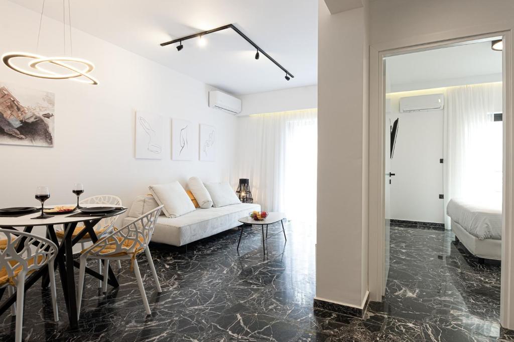 Lux apt next to port & city center 7