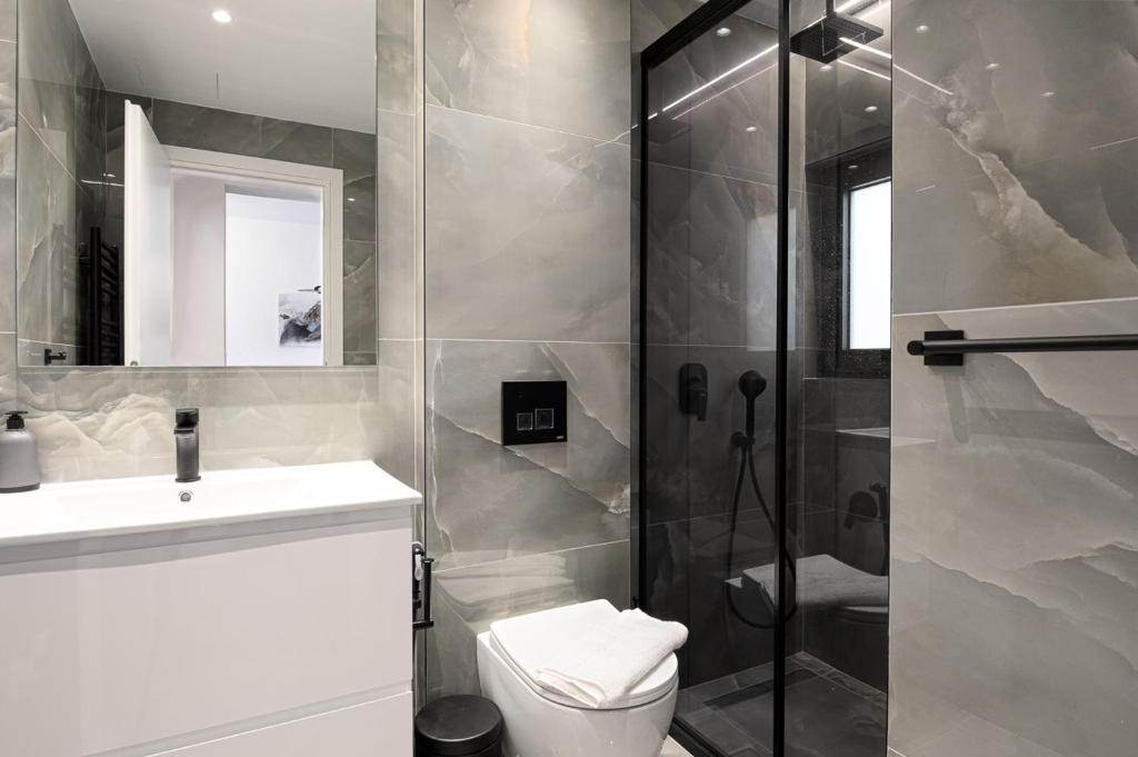 Lux apt next to port & city center 8