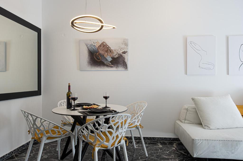 Lux apt next to port & city center 4