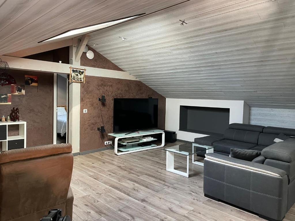 Duplex avec poêle à granulés et garage à motos 2